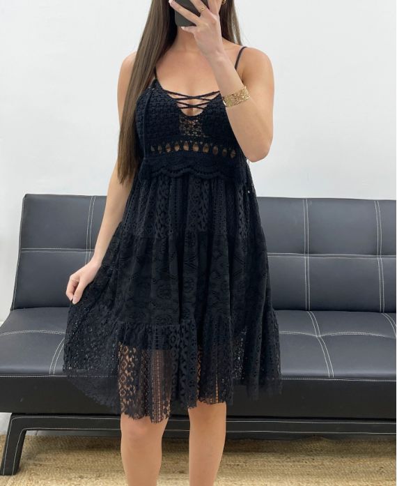 Robe dentelle / crochet à bretelles